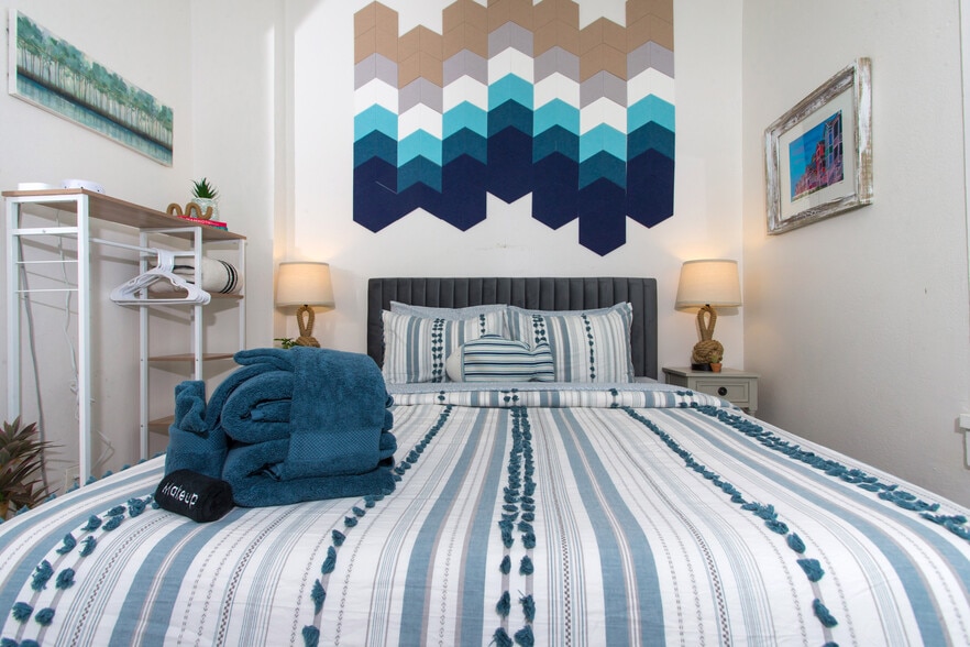 Building Photo - 608 N 9th Ave