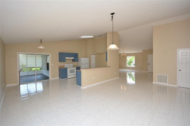 Building Photo - 12 Pine Brook Dr