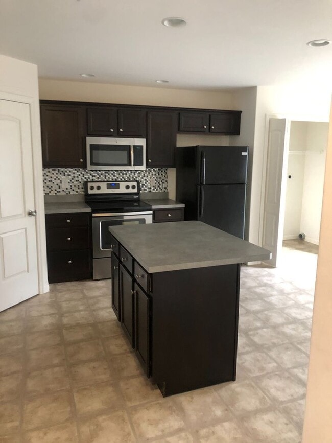 Building Photo - Beautiful 3 Bedroom, 2.5 Bath Townhome in Dallastown School District!