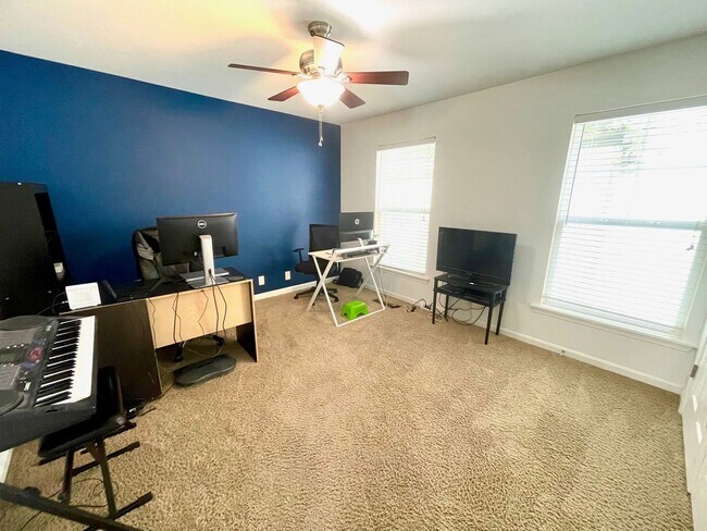 Building Photo - Clifton Heights Townhome!