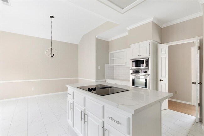 Building Photo - 3306 Redwood Lake Dr