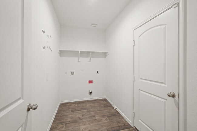 Building Photo - 2406 Silver Pr Ln