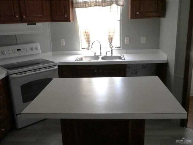 Building Photo - 36 Oliva St