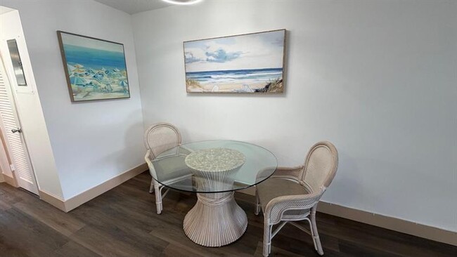 Building Photo - 102 Westbury E