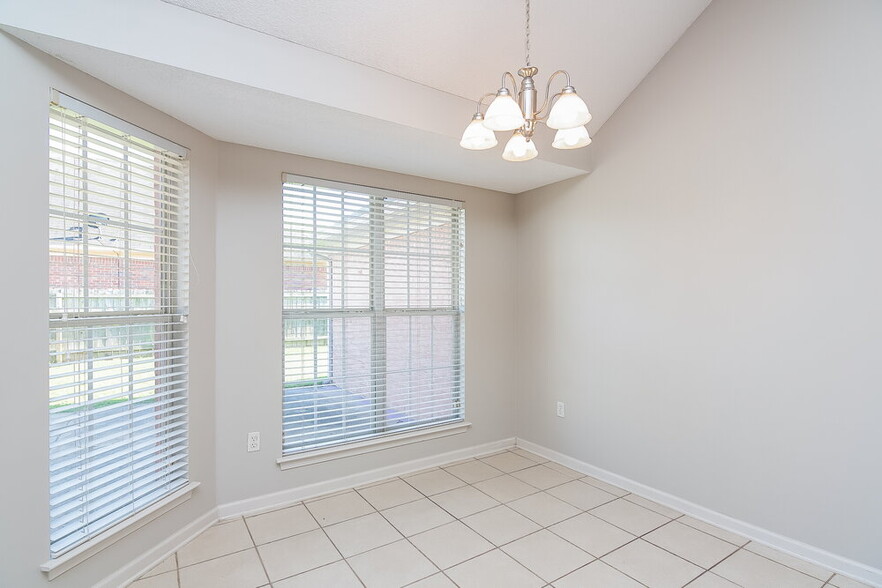 Building Photo - 2885 Rutherford Dr