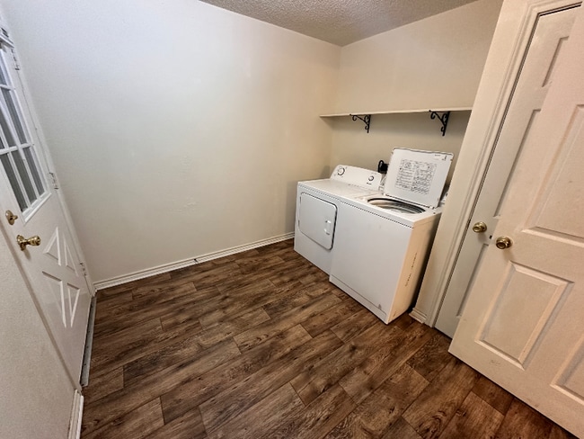 Building Photo - 228 Wall Dr