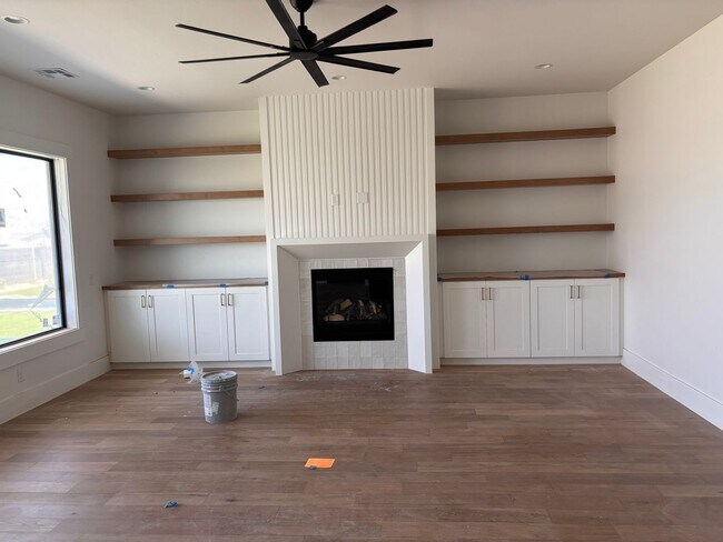 Building Photo - BRAND NEW 5 bed | 3 bath | 3 car garage cu...