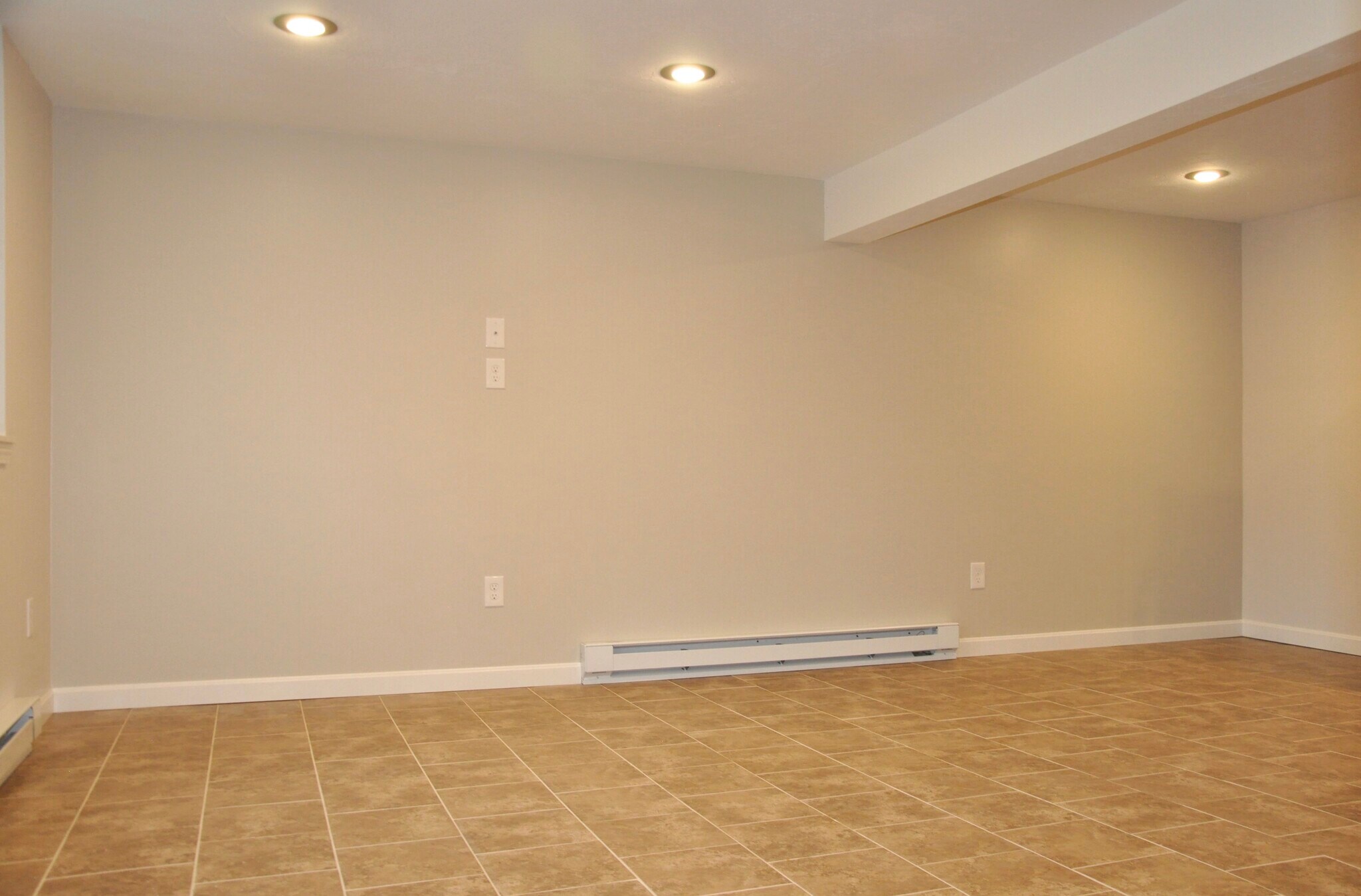 Building Photo - 152 Main St