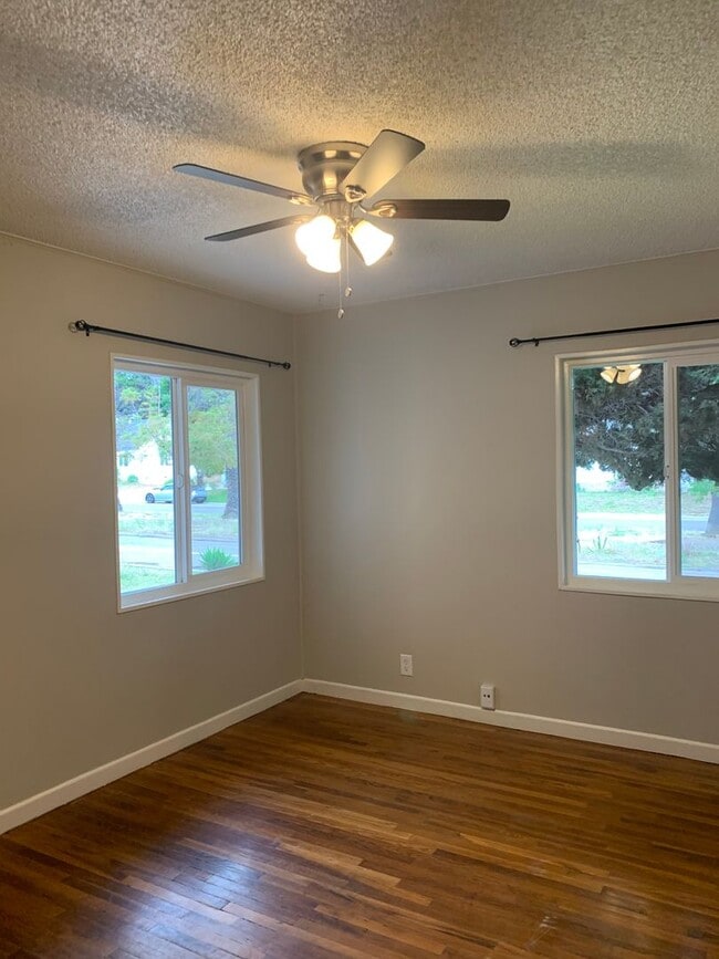 Building Photo - Just in Time For Summer: Charming home wit...