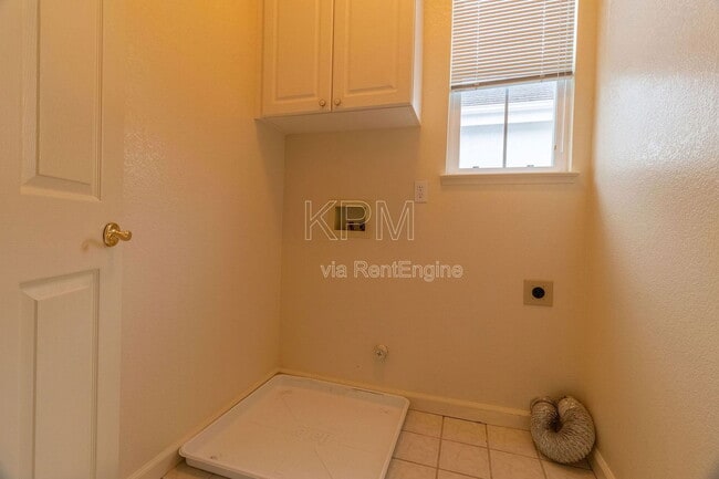 Building Photo - 4142 Pinehurst Cir