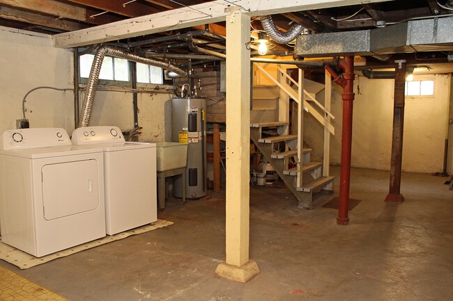 Building Photo - 3423 NE 54th Ave