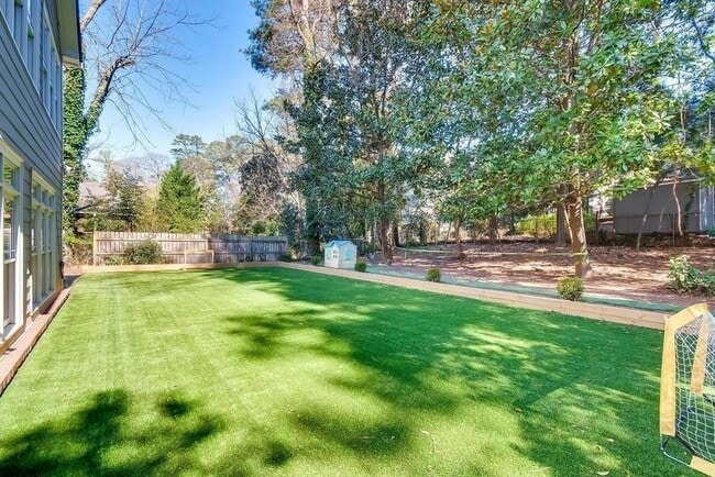 Building Photo - 2105 Brookview Dr NW