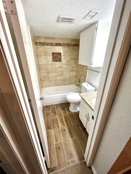 Building Photo - 4637 Country Creek Dr