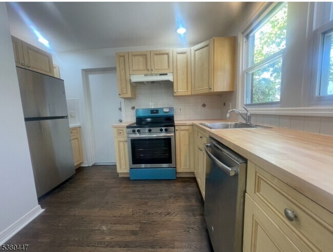 Building Photo - 298 Farrant Terrace