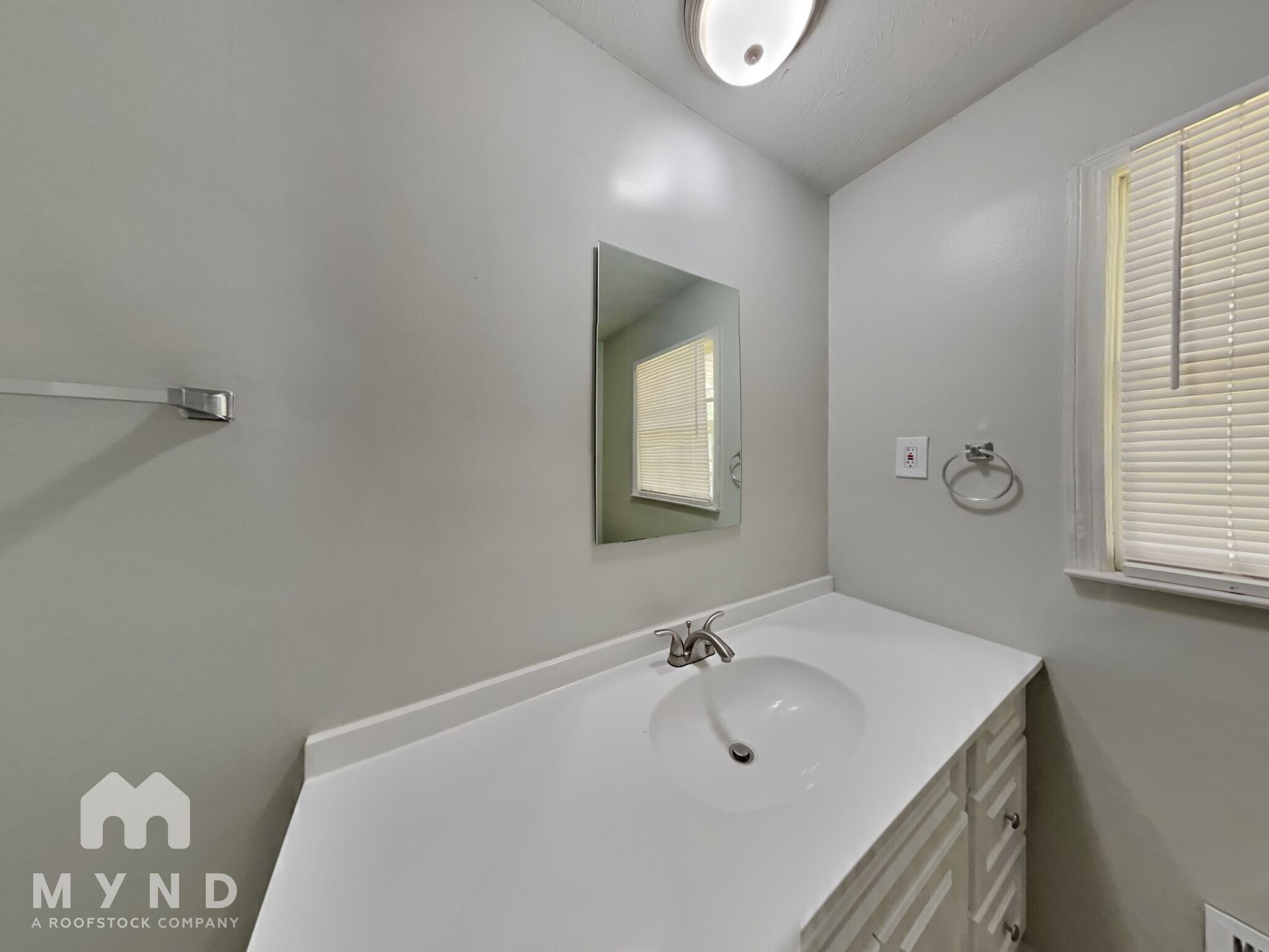 Building Photo - 2121 W Chester Cir SE