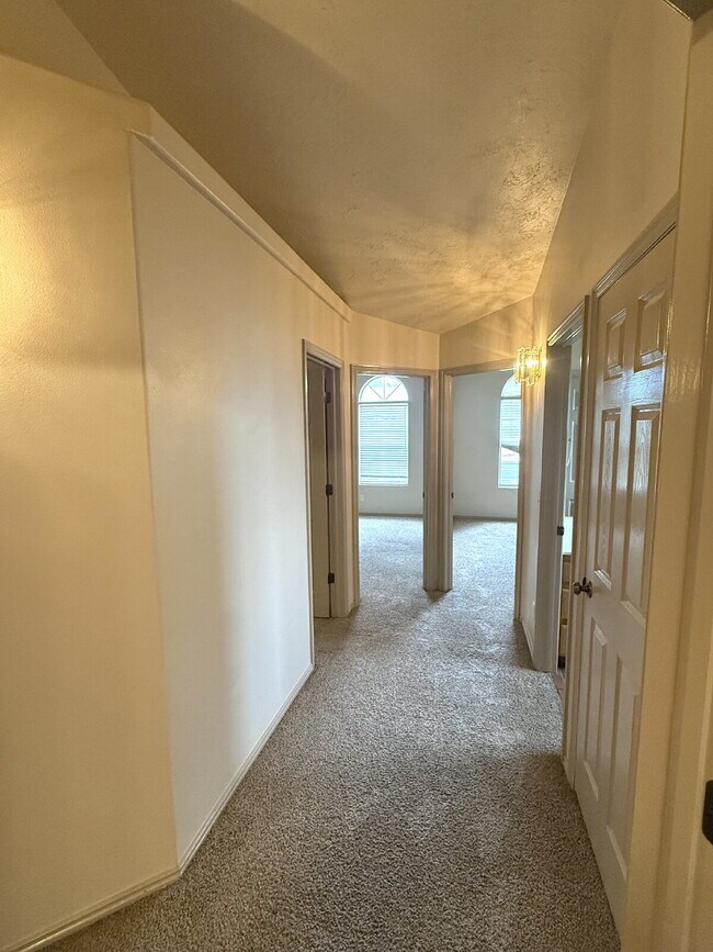 Building Photo - 1569 Tamarisk Dr