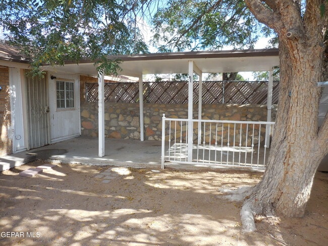 Building Photo - 11392 Lake Erie Dr