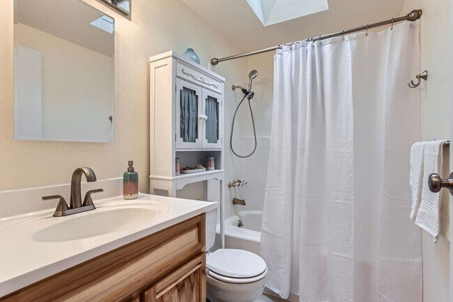 Building Photo - Single Family Home in West Linn with a Won...