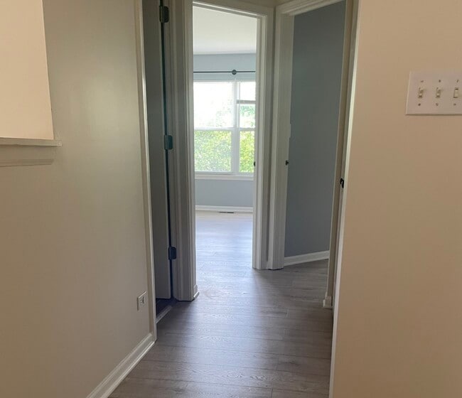 Building Photo - 453 Pine Lake Cir