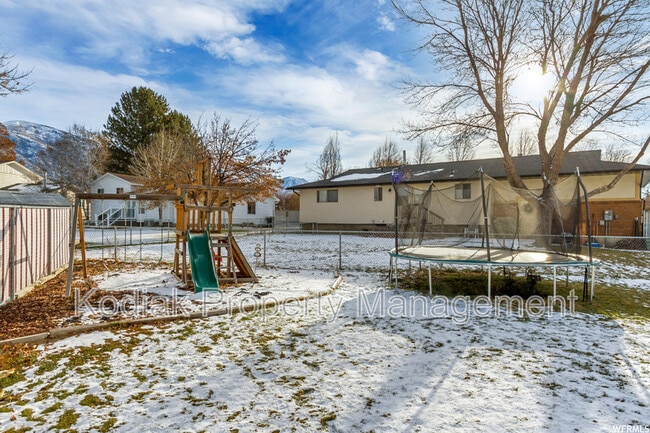 Building Photo - 880 N 340 E St