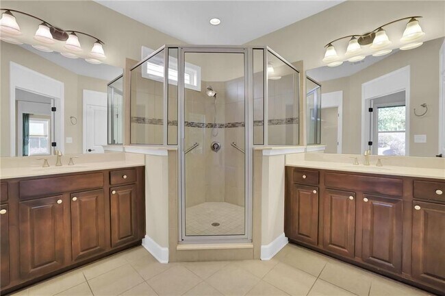 Building Photo - 3708 Majestic Oak Dr SW