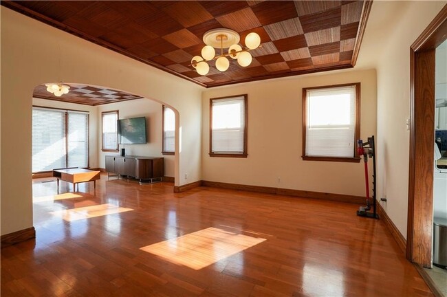 Building Photo - 4222 Vincennes Pl