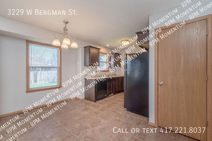 Building Photo - 3229 W Bergman St