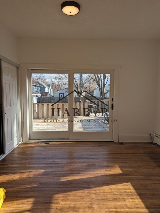 Building Photo - Renovated 3 Bedroom Single Family Home!
