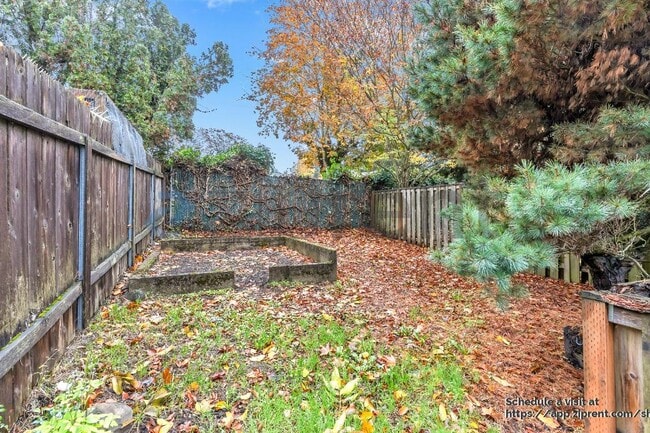 Building Photo - 242 NE 61st Ave