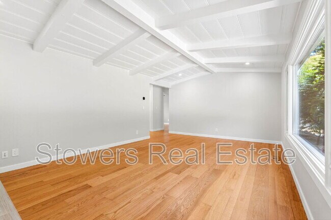 Building Photo - 1099 Larch Ave