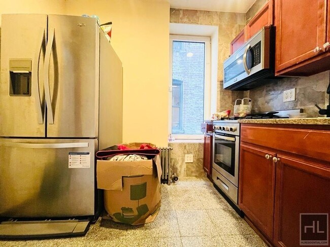 Building Photo - Your 3 Bedroom Apartment W/ Exposed Brick ...