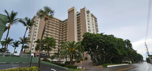Building Photo - 1021 Hillsboro Mile