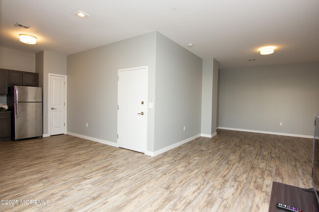 Building Photo - 1075 Stephenson Ave