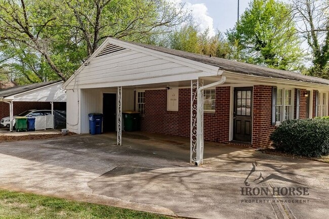 Building Photo - 2021 S Lumpkin St