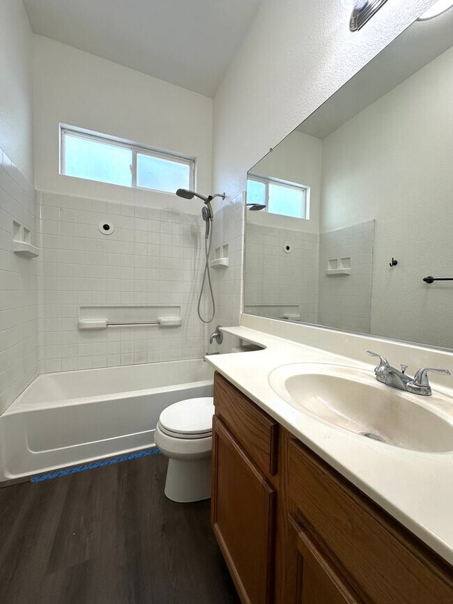 Building Photo - 3545 Laguna Ct