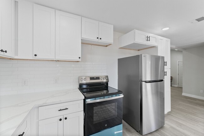 Building Photo - 1615 Hiller St