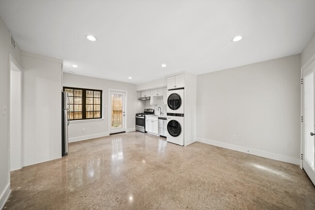 Building Photo - 520 Lovett Blvd