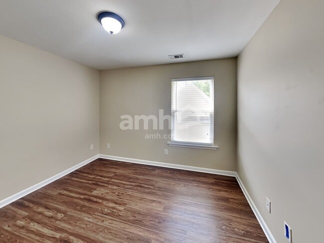 Building Photo - 1403 Bern Dr