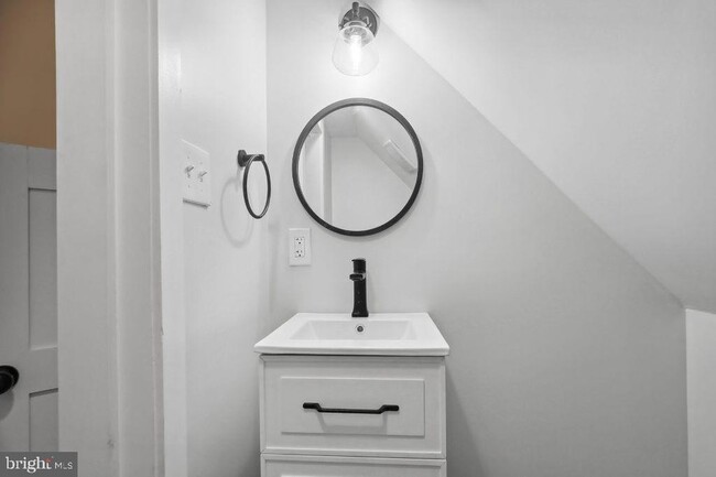 Building Photo - 1524 W Street SE Unit