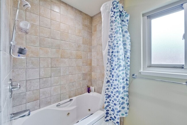 Building Photo - Amazing Midtown Home on a Quiet Cul-de-sac.