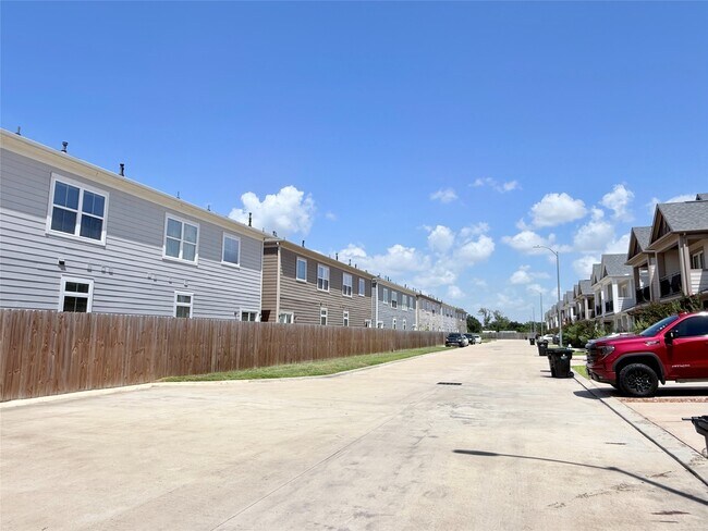 Building Photo - 16575 Oasis Glade Dr