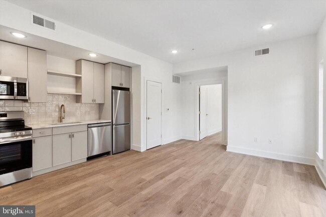 Building Photo - 367 W Hortter St