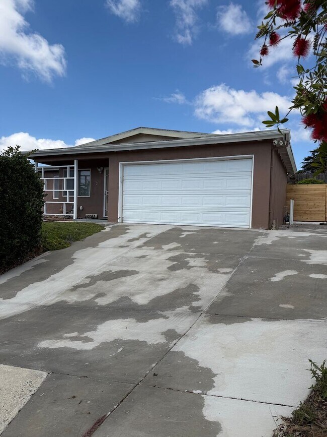 Building Photo - Beautifully Updated 3 Bed, 2 Bath Home in West Vista