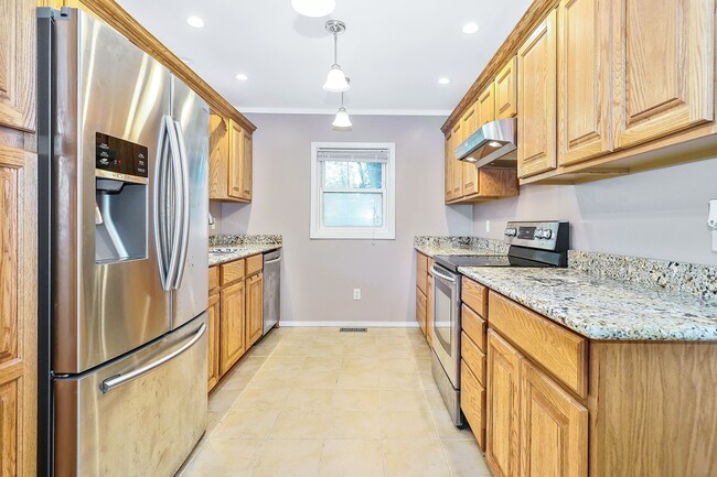 Building Photo - 1510 Crescent Dr