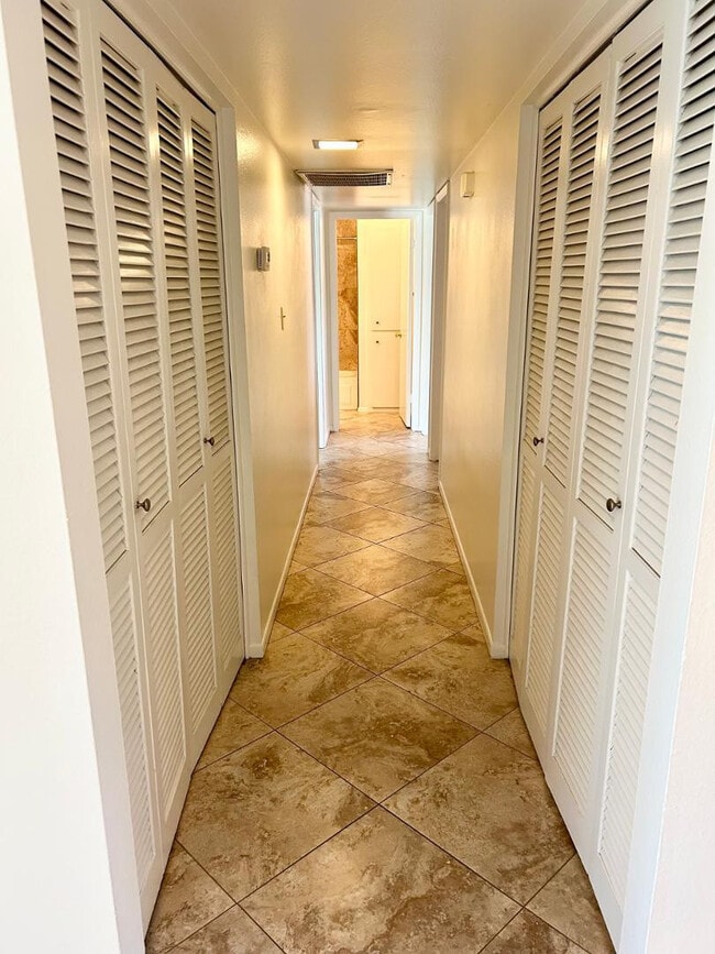 Building Photo - 2601 E Cinnabar Ave