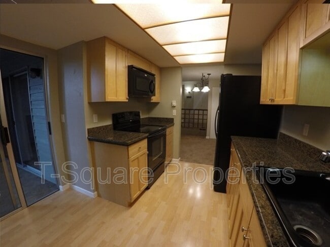 Building Photo - 4629 W Lake Sammamish Pkwy SE