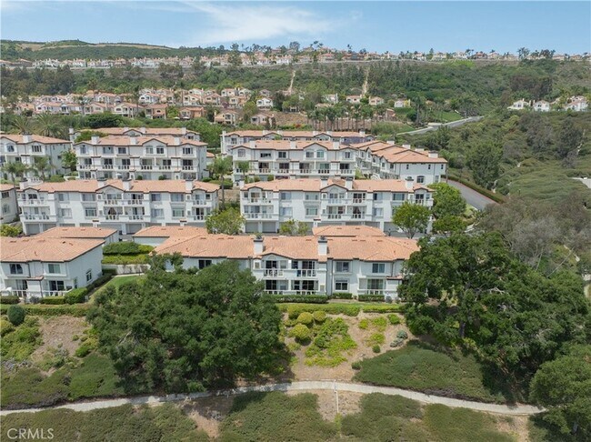 Building Photo - 30902 Club House Dr