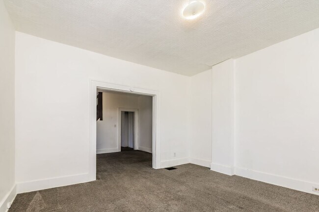 Building Photo - 215-217 Warren Dr.