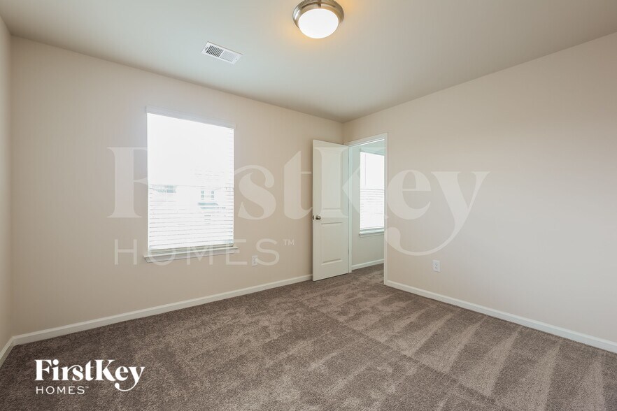 Building Photo - 1000 Mission Hill Ln