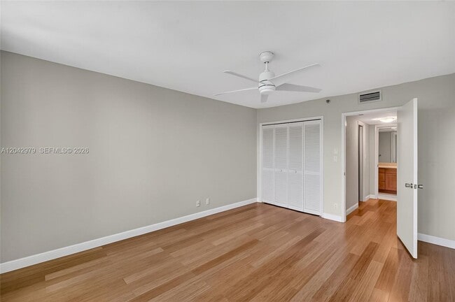 Building Photo - 4015 W Palm Aire Dr